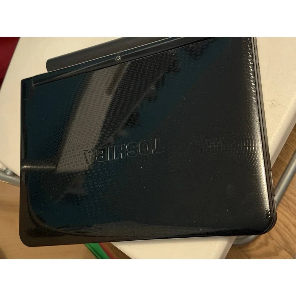 Toshiba Mini NB255-N250 10.1in. (250GB, Intel‎ Atom, 1.66GHz, 1GB) Netbook